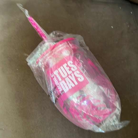 New T Mobile Tuesdays Tropical tumbler cup with lid and straw - Picture 3 of 14